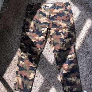 NWOT MICHAEL KORS CAMO CARGOS